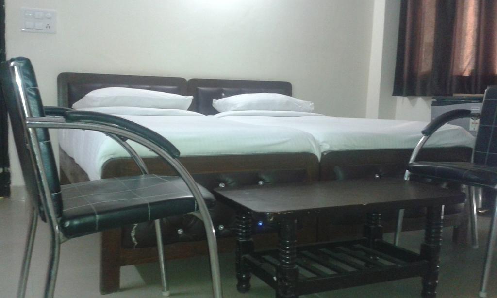 Charanpahari Hotel นิวเดลี ห้อง รูปภาพ