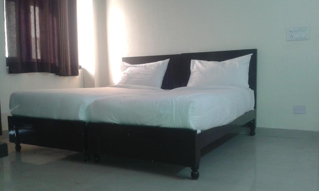 Charanpahari Hotel นิวเดลี ห้อง รูปภาพ