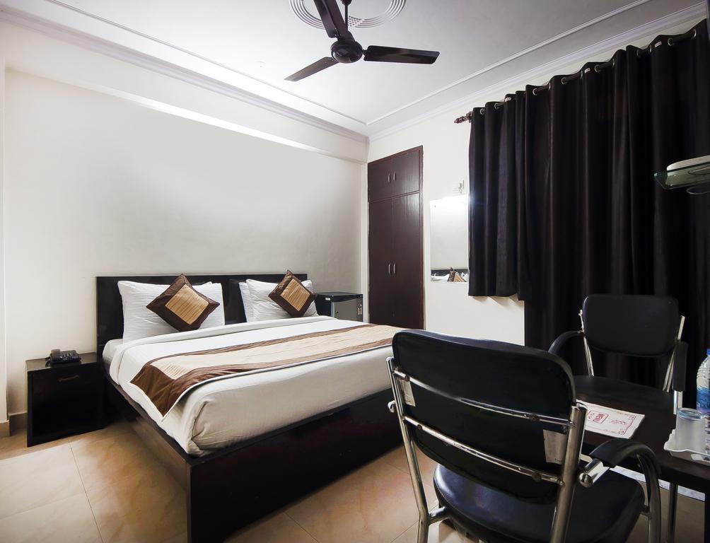 Charanpahari Hotel นิวเดลี ภายนอก รูปภาพ