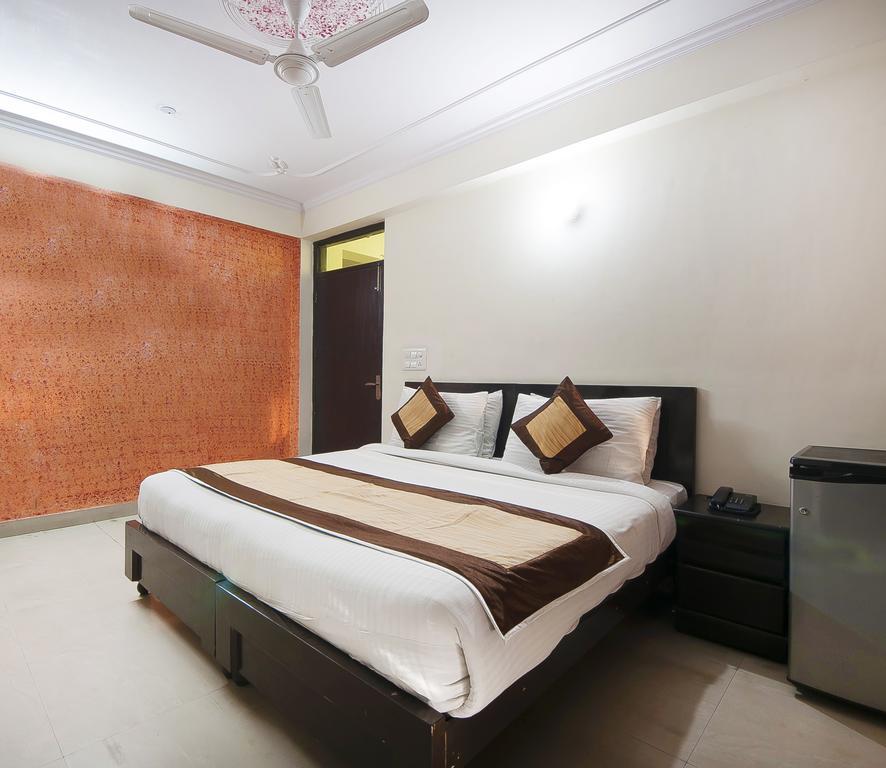 Charanpahari Hotel นิวเดลี ภายนอก รูปภาพ