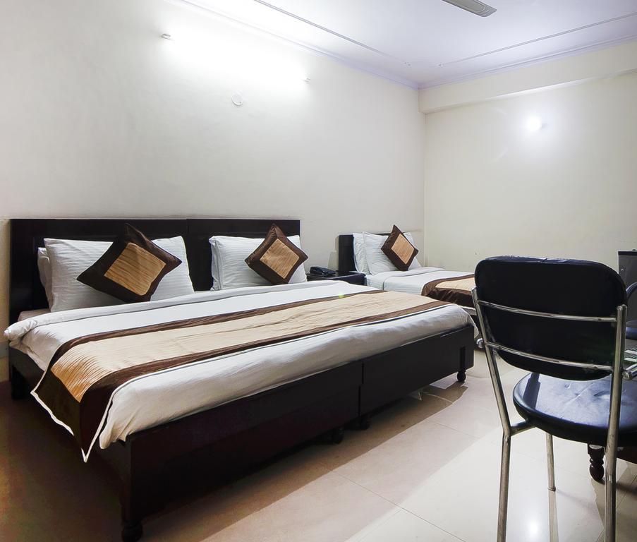 Charanpahari Hotel นิวเดลี ภายนอก รูปภาพ