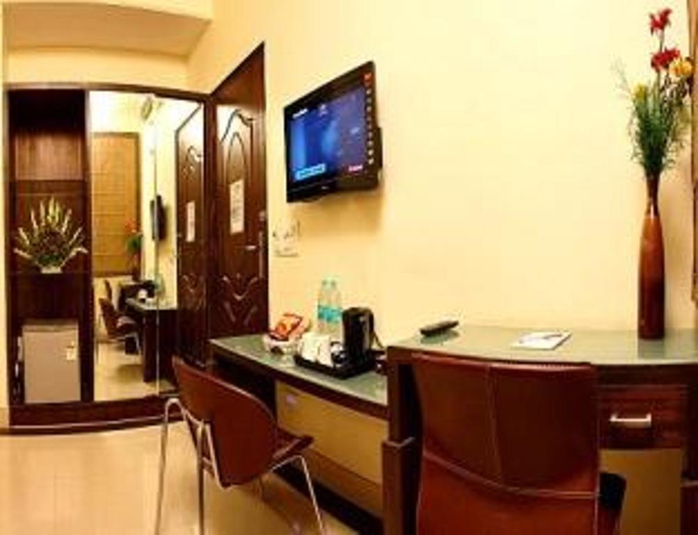Charanpahari Hotel นิวเดลี ภายนอก รูปภาพ