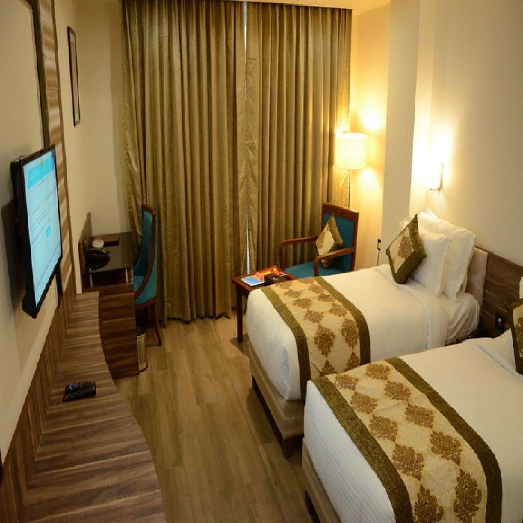 Charanpahari Hotel นิวเดลี ภายนอก รูปภาพ