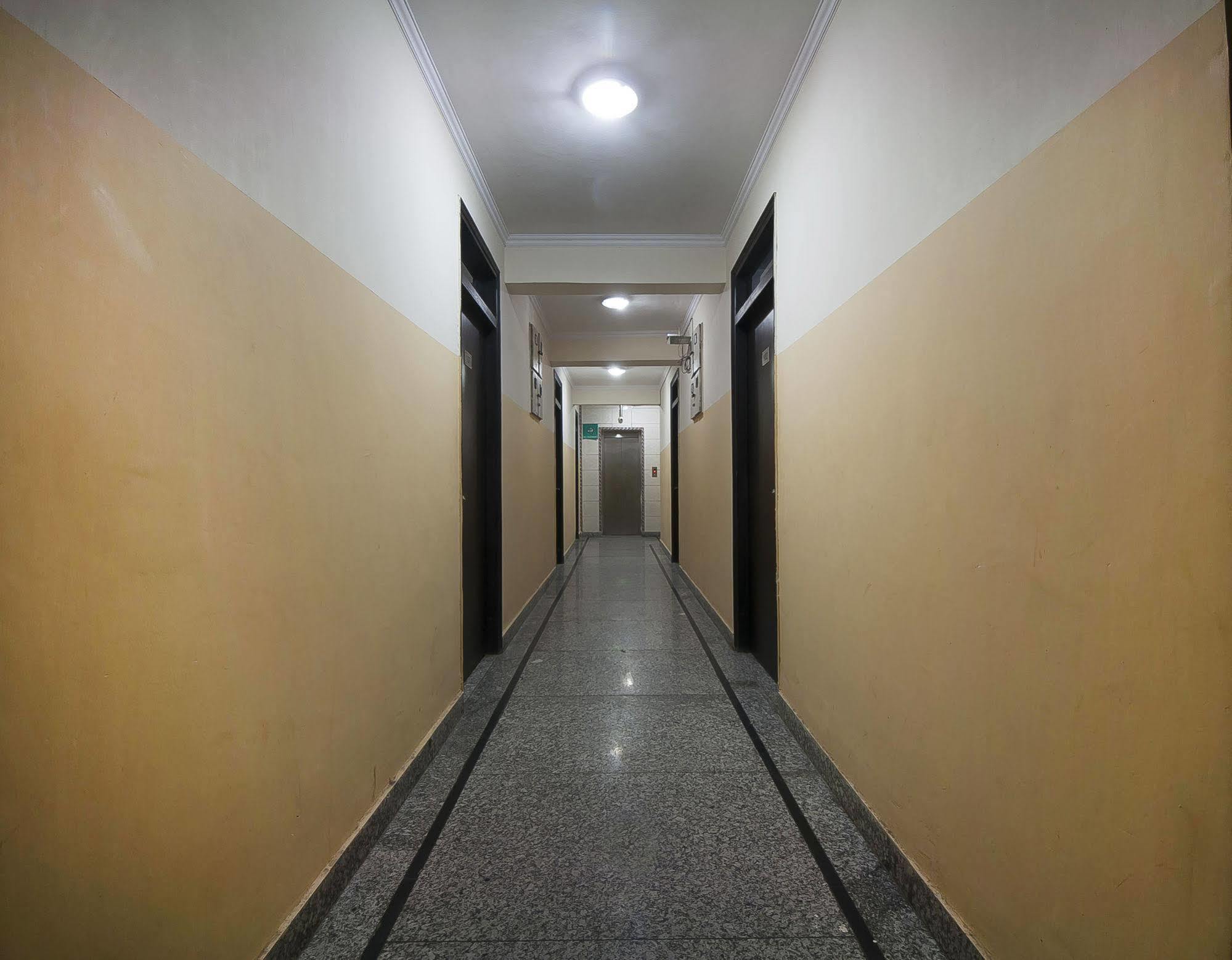 Charanpahari Hotel นิวเดลี ภายนอก รูปภาพ