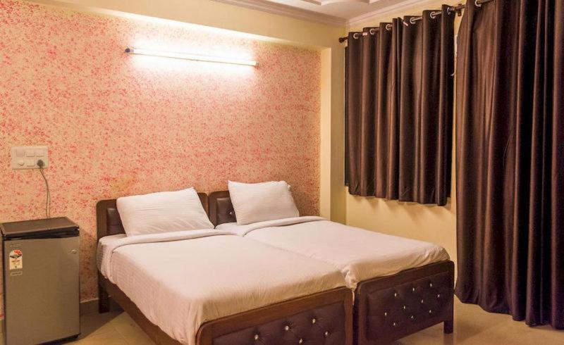 Charanpahari Hotel นิวเดลี ภายนอก รูปภาพ